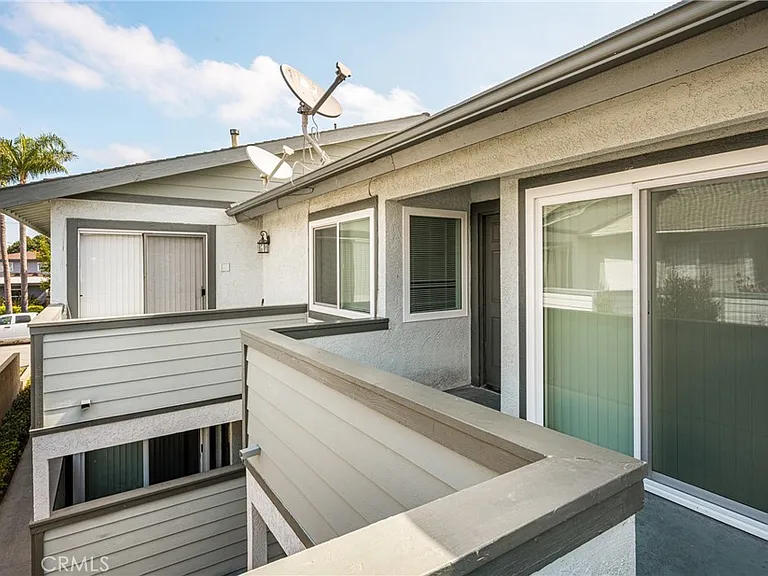 4032 Howard Ave — Photo 4