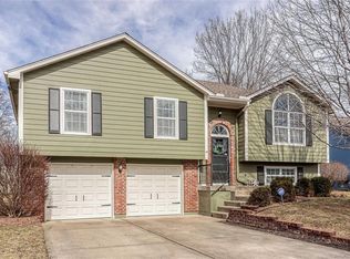 1009 NE Hunters Rd, Blue Springs, MO 64014