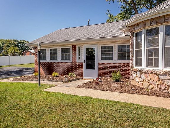 5th image of 2325 Maple Dr