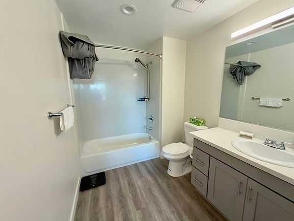 5th image of 419 N Chandler Ave Unit 406