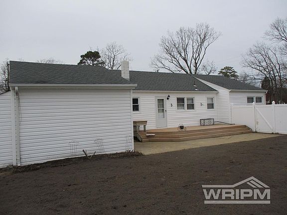 3rd image of 125 Maine St