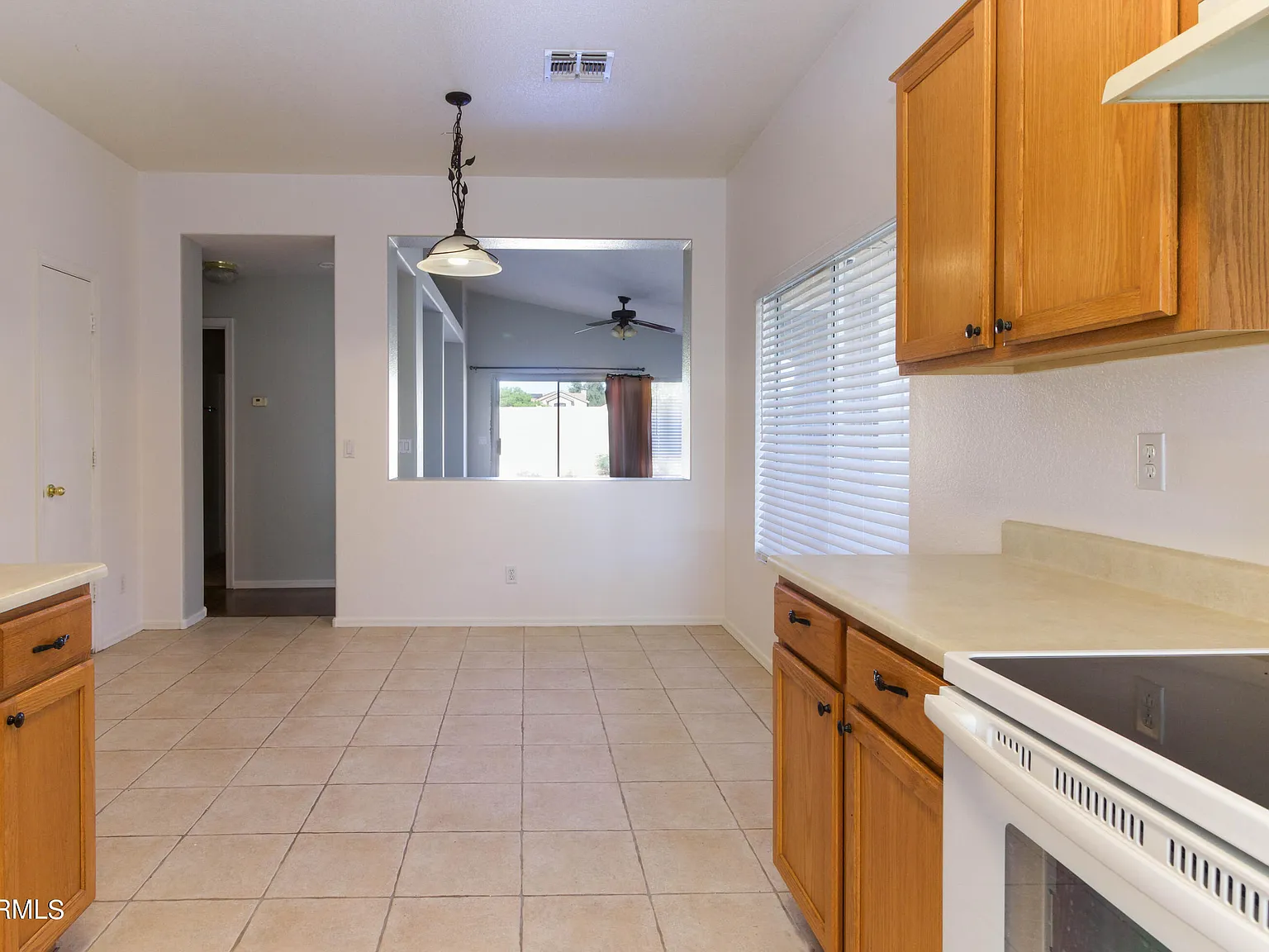 3 bed, 2.0 bath, 1352 sqft, $2,350 — Photo 3