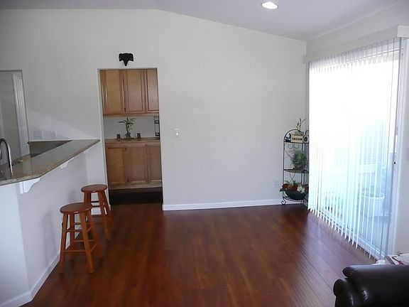 04-Dining Area