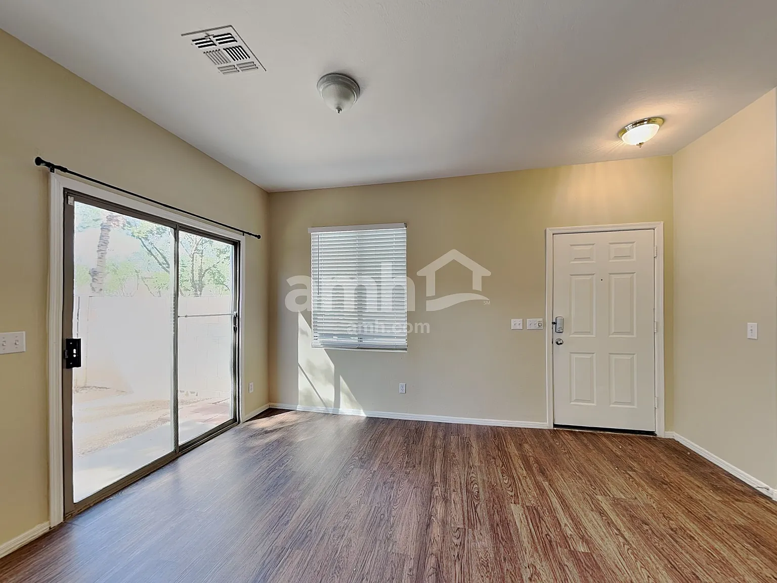 3 bed, 2.5 bath, 1421 sqft, $2,175 — Photo 4
