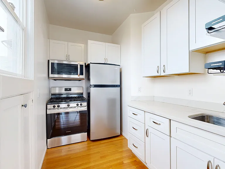 920 Taylor St #8 — Photo 1