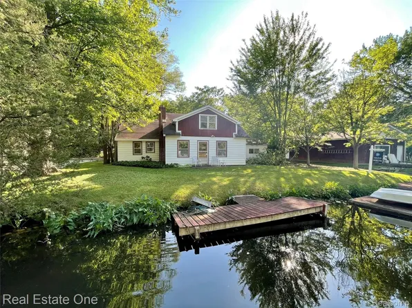 1279 Wilbur St, Pinckney, MI 48169