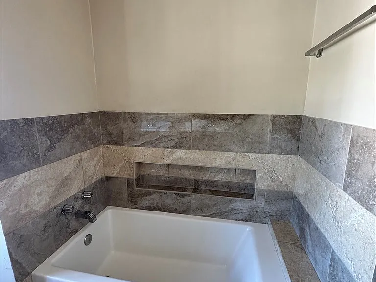 1046 S Citrus Ave — Photo 56