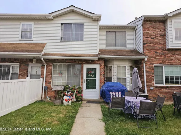 67 Country Dr N #A, Staten Island, NY 10314