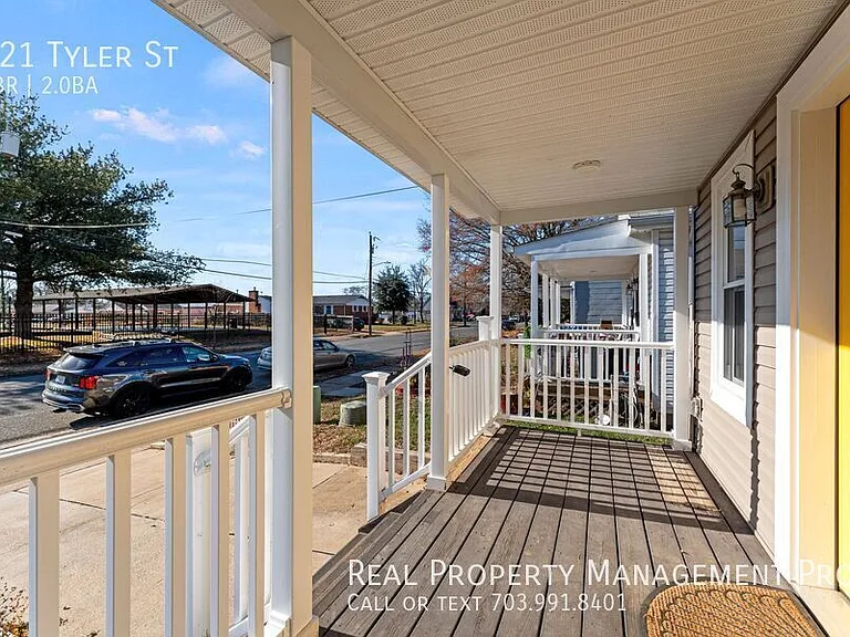 321 Tyler St — Photo 3