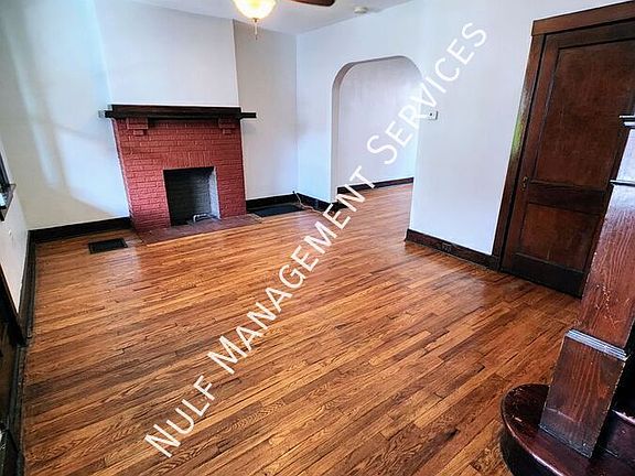 3rd image of 4224 Geneva St