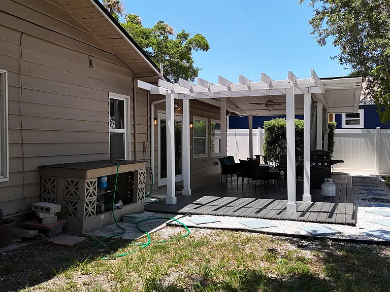 811 33rd St W — Photo 9