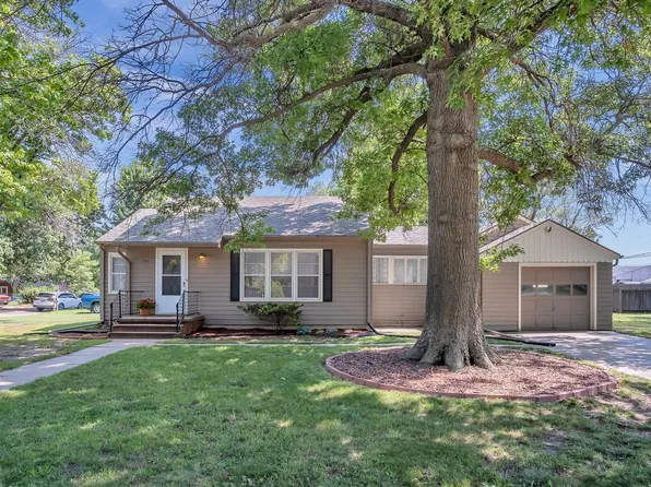 501 W 24th St, Newton, KS 67117