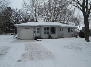 1309 S Galbraith St, Blue Earth, MN 56013