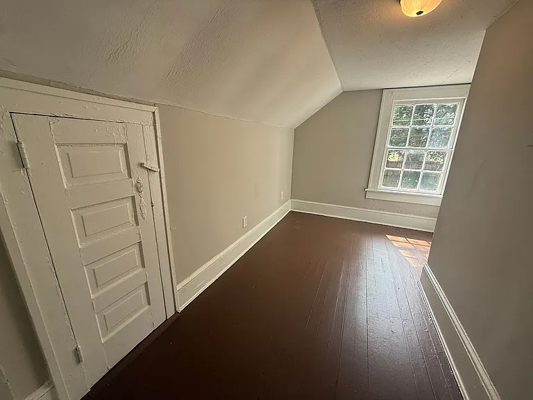 104 Parkview St W — Photo 17