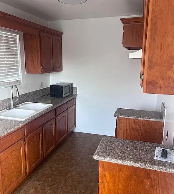 1st image of 10026 S Grevillea Ave #1/2