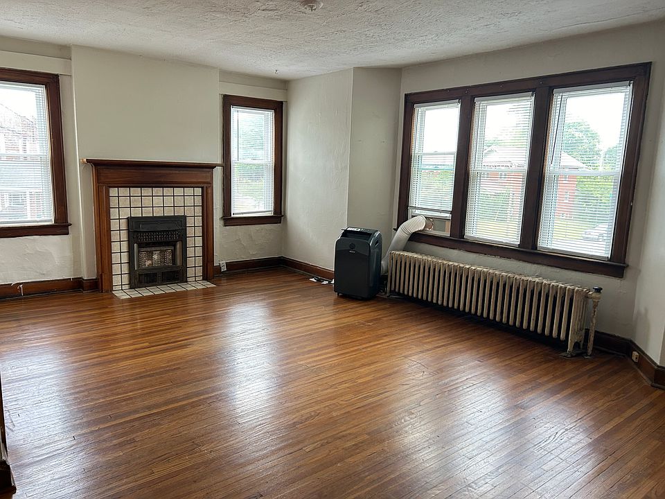 1st image of 1385 Northwest Blvd #C