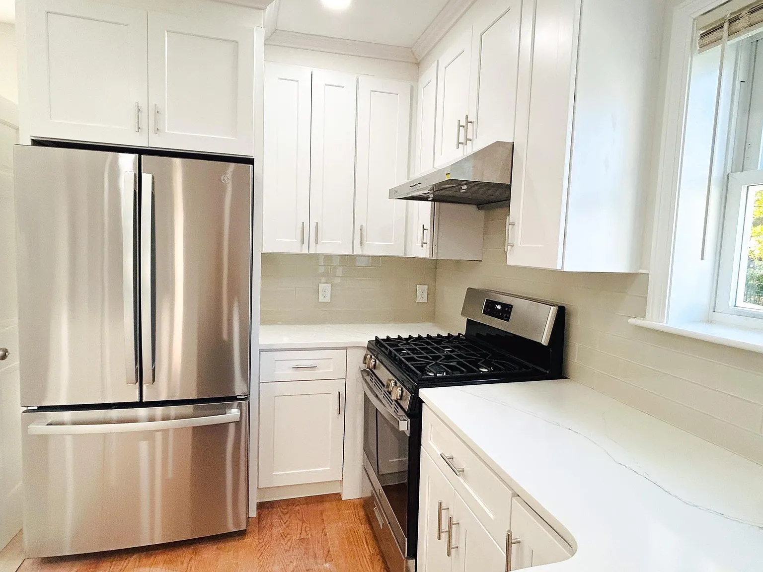 4 bed, 9999 sqft, $4,500 — Photo 3