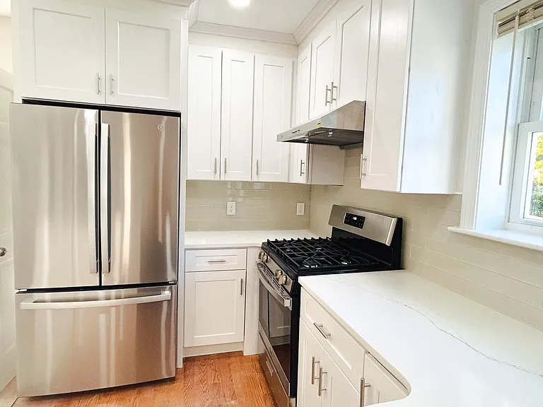 27 Waverly St #1 — Photo 3