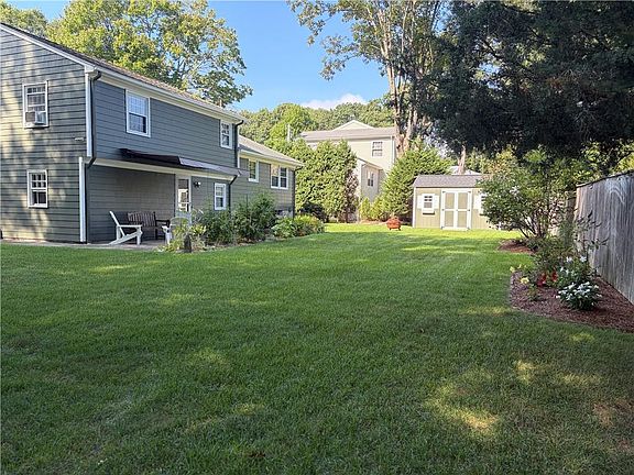 3rd image of 10 Cherry Ln