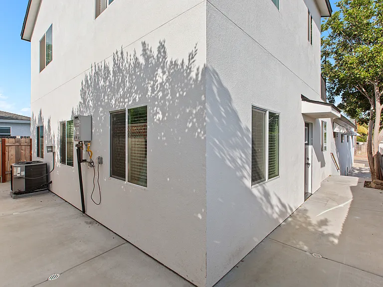 5042 54th St — Photo 20