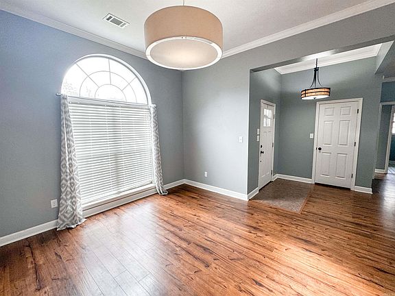3rd image of 1404 Lauren Dr