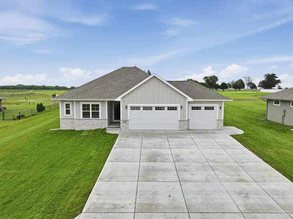 906 Fairview Hills Dr, Malvern, IA 51551