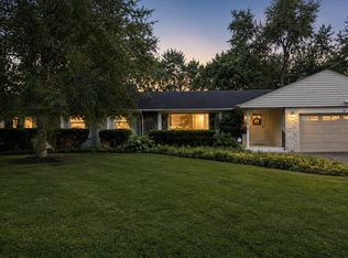 16 Falkirk Rd, Hawthorn Woods, IL 60047