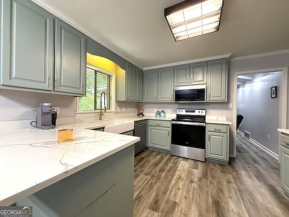 2nd image of 522 Woodland Rd