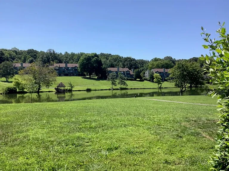 2302 Deer Run — Photo 2