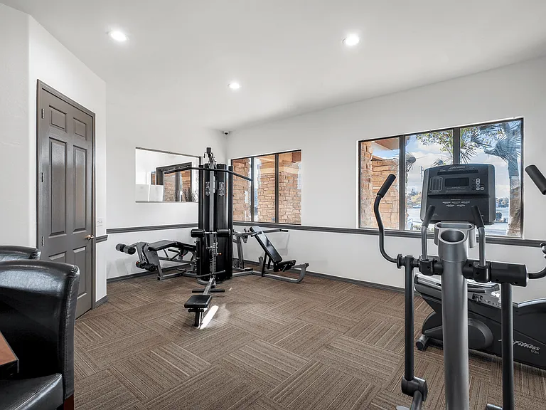 San Fernando Apartments — Photo 8