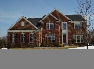 7283 Capilano Dr, Cleveland, OH 44139