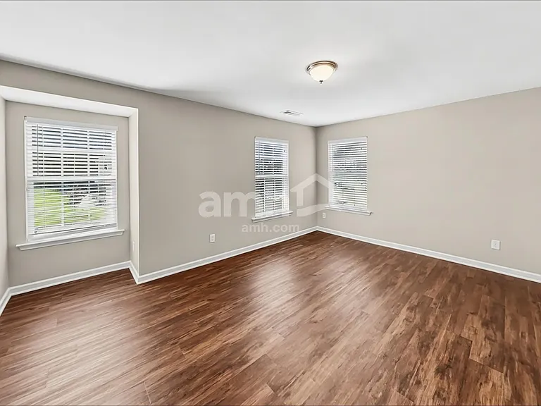 406 Howell Xing — Photo 23