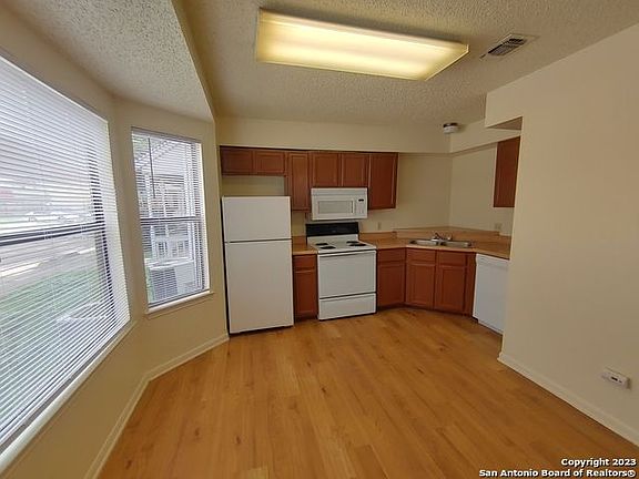 5th image of 6345 Queens Castle APT 1