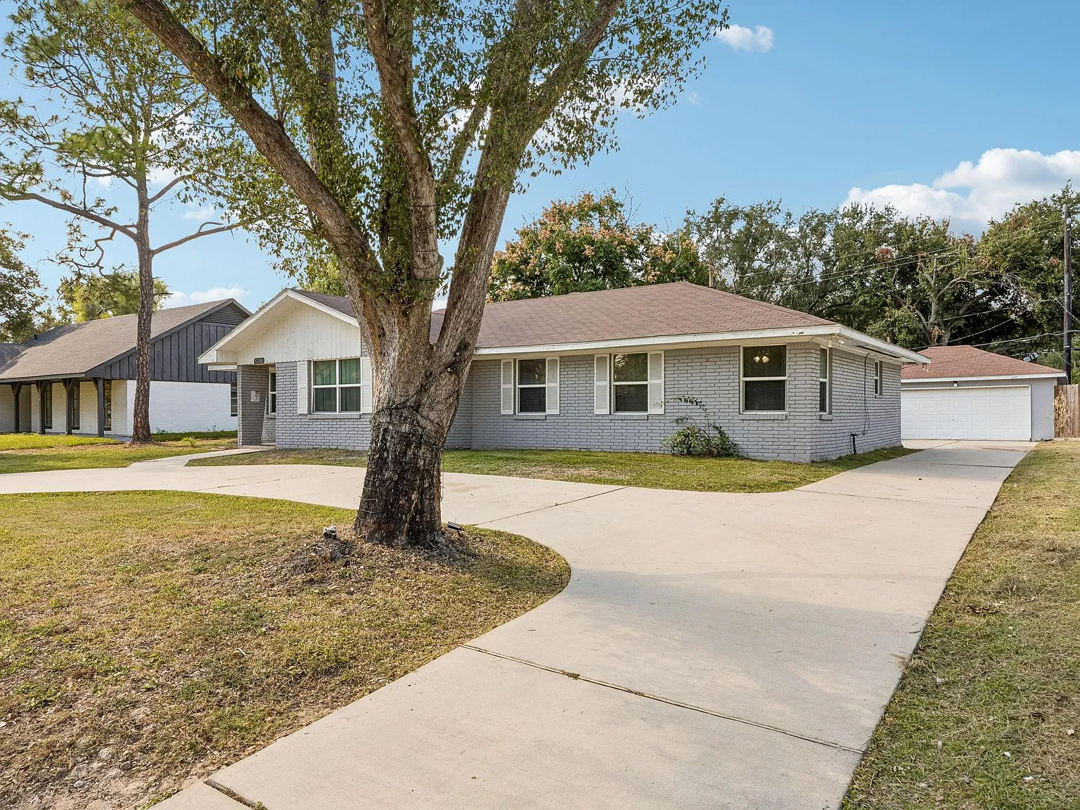 4 bed, 3.0 bath, 2480 sqft, $2,400 — Photo 3