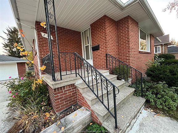 4th image of 274 Laurier Dr