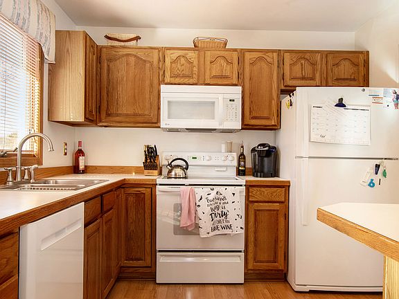 2nd image of 796 S Meadow Ct