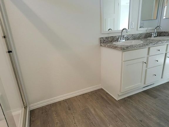 5th image of 4901 Green River Rd #322