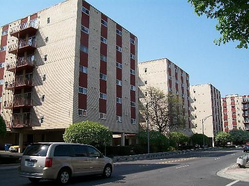 2nd image of 1037 Des Plaines Ave APT 407