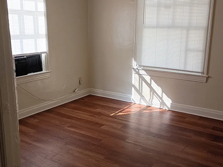 5918 N Pearl St — Photo 12