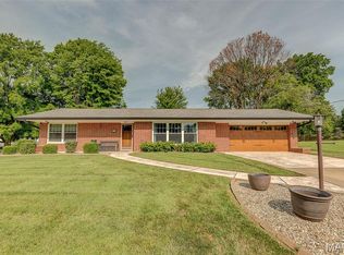 39 Circle Dr, Fairview Heights, IL 62208
