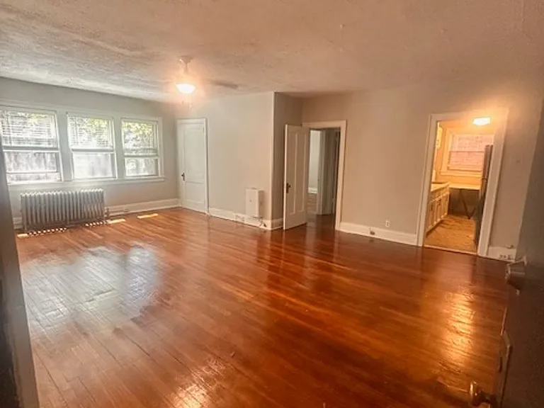 Beautiful Renovated Units — Photo 18