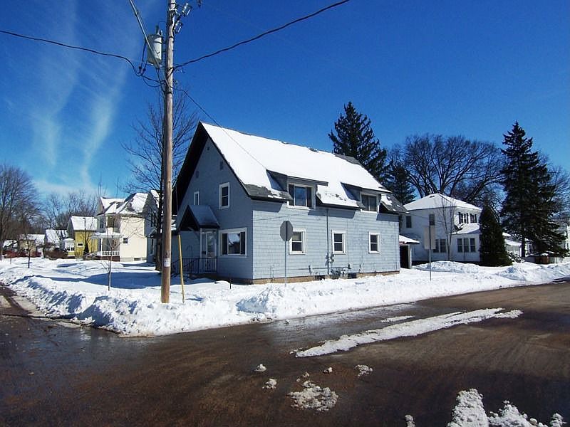 2nd image of 2001 Center St