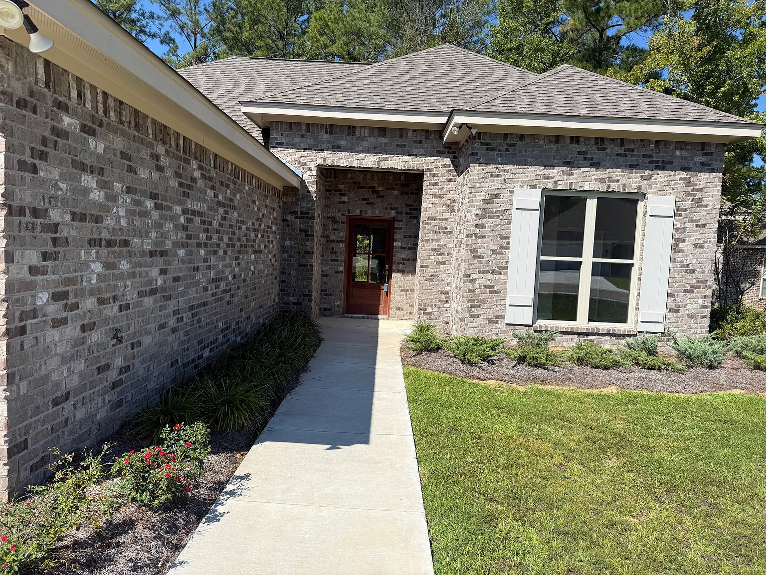 3 bed, 1898 sqft, $2,900 — Photo 2