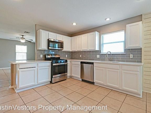 3rd image of 3912 Bonnie Ln