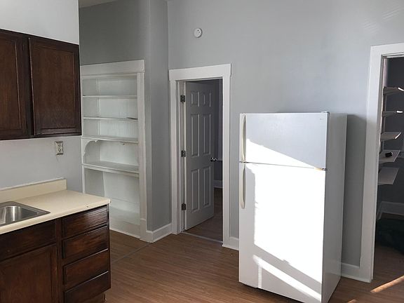 2nd image of 1318 N Claremont Ave
