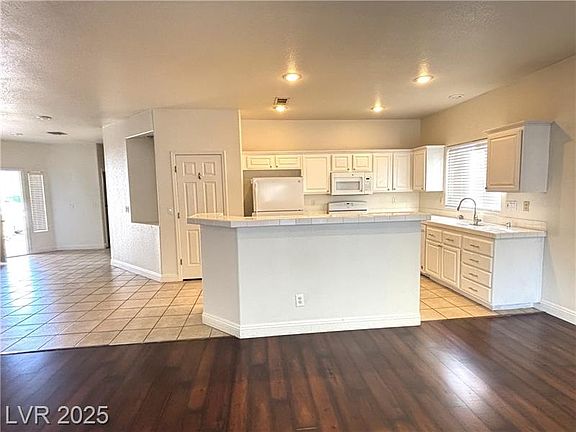 4th image of 3186 Cherum St