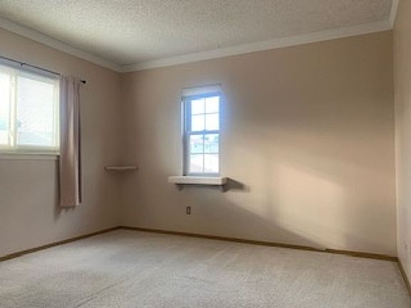 5th image of 7929 Lexington Park Dr