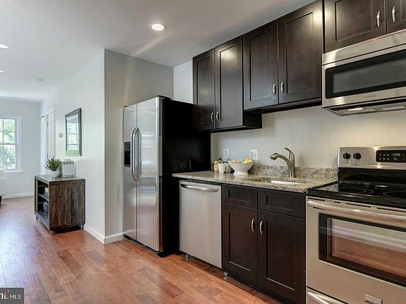 5th image of 4032 8th St NE APT 2