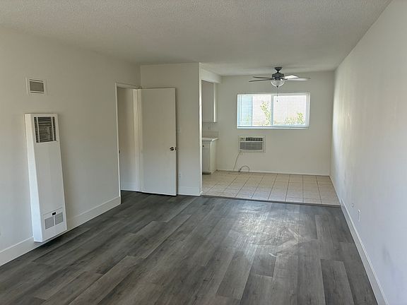 5th image of 13734 Sherman Way #5