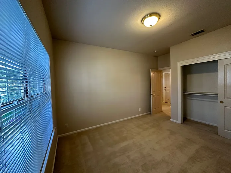 2 Bedroom, 2 Bathroom Townhouse with Attached Garage and Washer/Dryer Hookups! — Photo 10